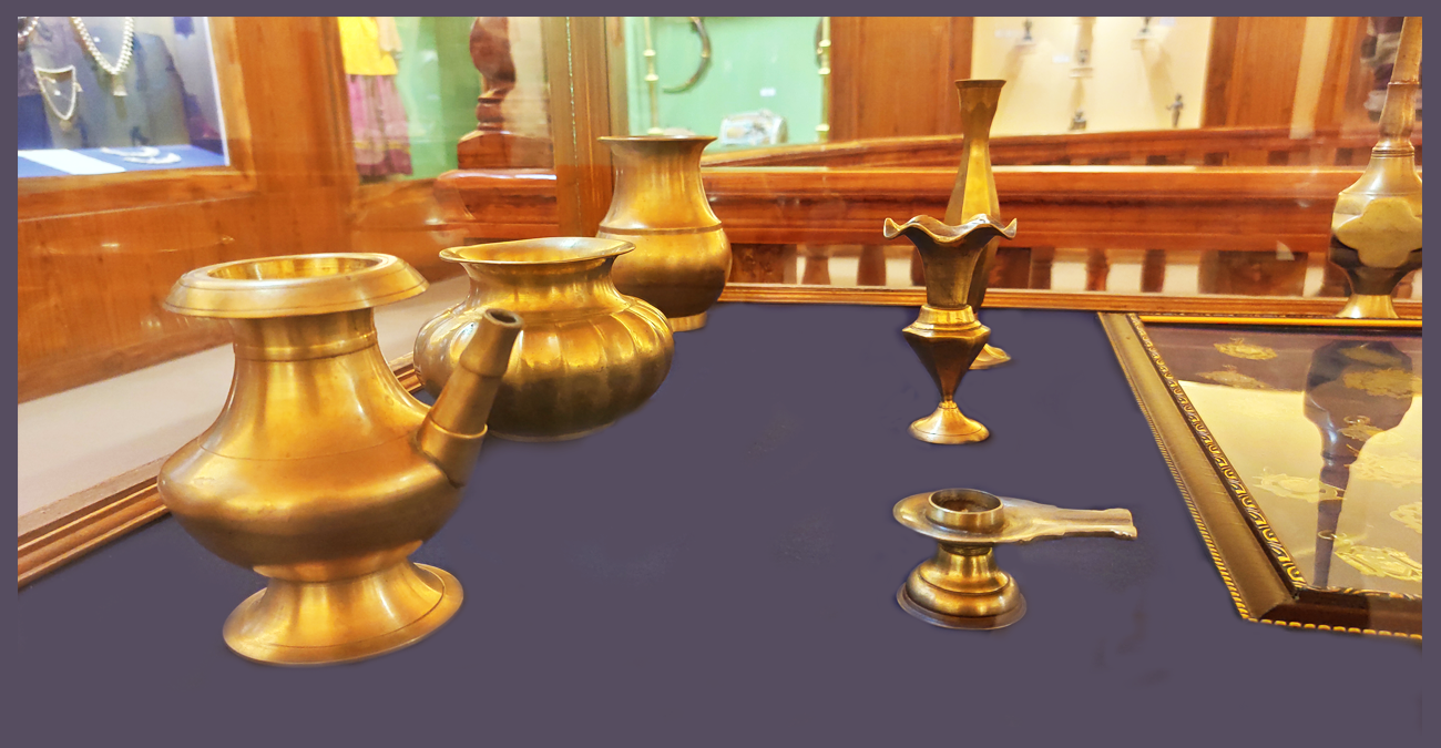 Antiques-and-Showcase-Collections-(2)